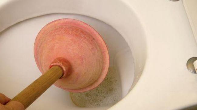Tutoriel VDK : Déboucher un WC avec une Ventouse Efficacement